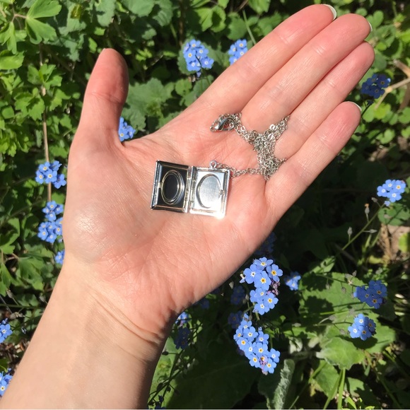 Antique Victorian style book locket 🧚♂️ - Picture 3 of 5